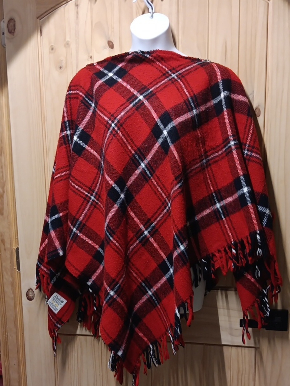 Faribo Vintage Red Plaid Fringe Poncho /Blanket- Women’s Cozy Layer EUC